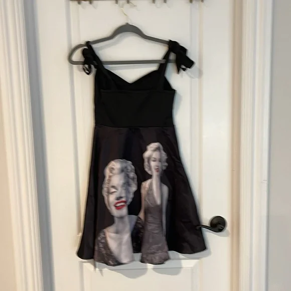 Brand new black dress size medium so fabulous dress with Marilyn Monroe - Picture 3 of 3